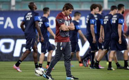 El seleccionador italiano, Antonio Conte, en un entrenamiento de Italia.