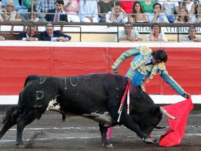 21-08-17- BILBAO CORRIDAS GENERALES 3&ordf; DE FERIA CURRO DIAZ CON SU SEGUNDO AL QUE CORTO UNA OREJA 2
 FOTO: FERNANDO DOMINGO-ALDAMA