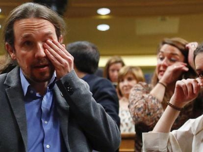 Pablo Iglesias e Irene Montero, emocionados tras la investidura de Pedro Sánchez. En vídeo, la emoción del líder de UP.