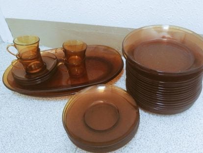 Platos, tazas y fuentes de la marca Duralex.