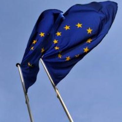 Banderas de la UE ondean ante la sede de la COmisión Europea en Bruselas.