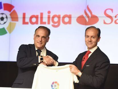 Firma del acuerdo entre La Liga y El Banco Santander.