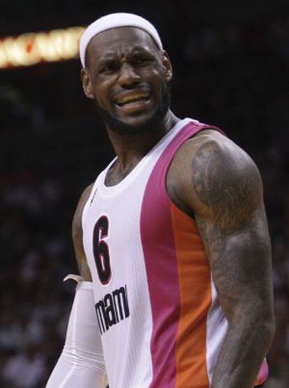 LeBron James, durante un partido con los Heat.