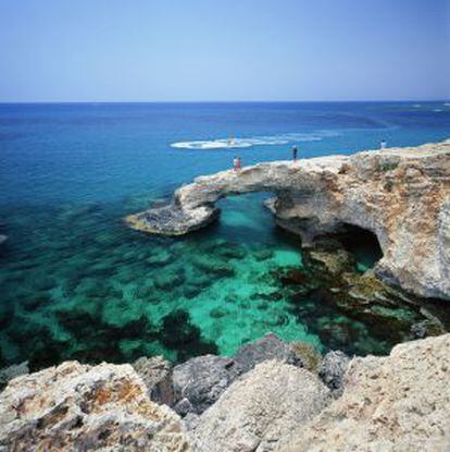 Formaciones rocosas en la costa al sur de Gazimagusa, en la isla de Chipre.