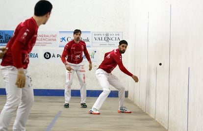 Un partido de pilota valenciana en el que participa Puchol II.