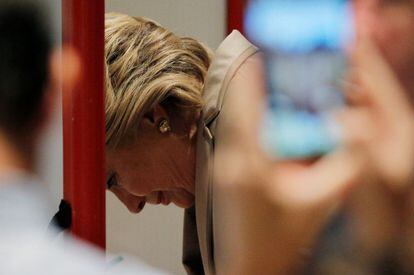 Hillary Clinton vota en un colegio electoral en Nueva york.