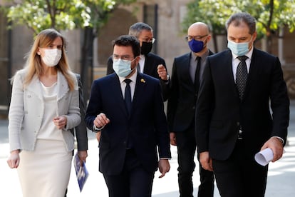 Pere Aragonès y Victòria Alsina al inicio de una reunión con los cónsules de Ucrania y todos los de la UE.
