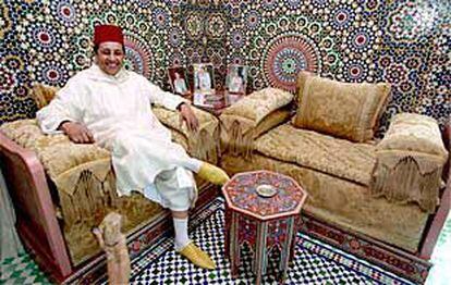 El embajador del rey de Marruecos, en el salón árabe de su residencia de Puerta de Hierro, en Madrid.