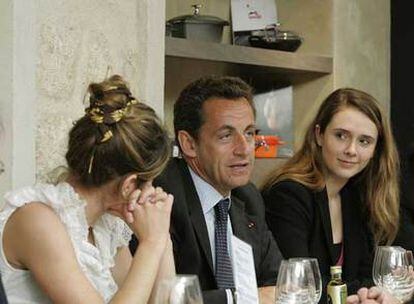 Nicolas Sarkozy, durante un encuentro con estudiantes, ayer en París.