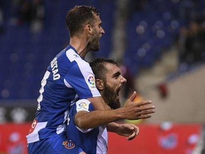 Baptistao celebra el gol del Espanyol con Borja Iglesias.