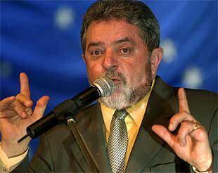Lula da Silva anuncia ayer la creación del Consejo de Desarrollo Económico y Social.