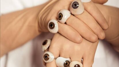 La mayoría de las prótesis oculares que se utilizan en las joyas de FEEAS son de personas que perdieron sus ojos después de la Segunda Guerra Mundial.