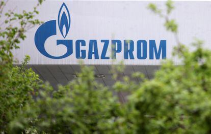 Logo de la gasista rusa Gazprom, en Sofía (Bulgaria).