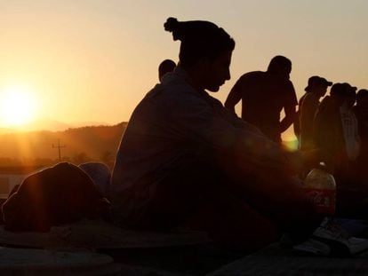 Un amanecer de enero de 2012, un grupo de migrantes centroamericanos esperaba en Arriaga, M&eacute;xico,el paso del tren La Bestia, a bordo del cual intentar&iacute;an llegar a Estados Unidos. 