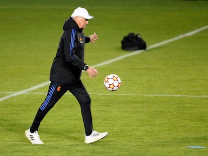 Carlo Ancelotti, este martes en el entrenamiento en Tiraspol.