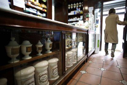 La farmacia León, en la calle del mismo nombre, lleva abierta desde 1664.