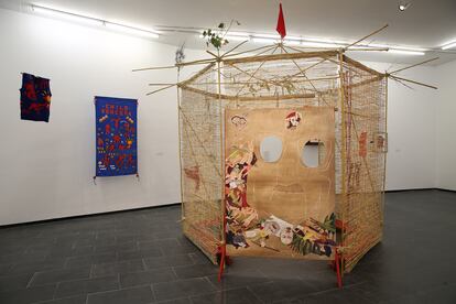 'La ruca abstracta (o Los ojos de Allende)', 1974/2021. Cecilia Vicuña.