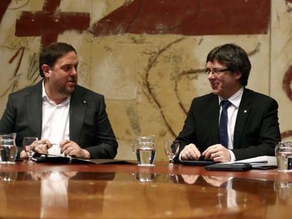 Carles Puigdemont y Oriol Junqueras durante la reunión del Consell Executiu.