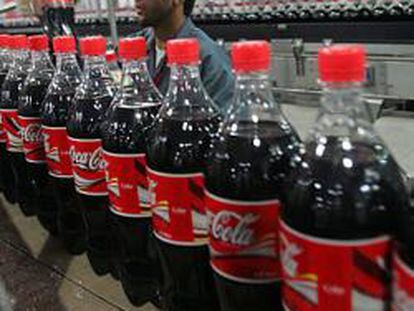Los franquiciados de Coca- Cola paran las inversiones hasta formalizar su fusión