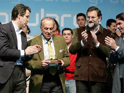 Alberto Núñez Feijóo, Manuel Fraga, Mariano Rajoy y José María Aznar, en el homenaje de despedida a Fraga.