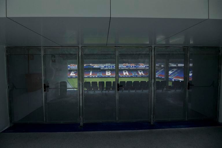 Puertas de acceso al estadio de Ipurua, en Eibar.