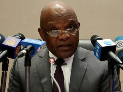 John Nkengasong, director del Centro de Control de Enfermedades de África, en una rueda de prensa en la sede de la Unión Africana, en Adís Abeba.