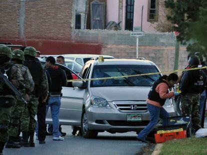 El veh&iacute;culo del comandante de Polic&iacute;a de Saltillo (norte de M&eacute;xico), asesinado el domingo junto a su hijo de 11 a&ntilde;os.