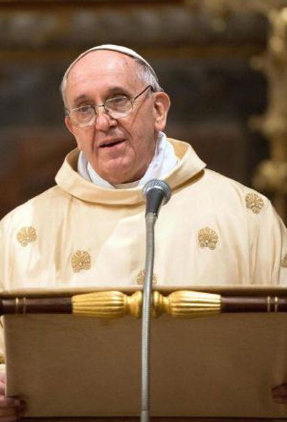  El papa Francisco ofrece la homil&iacute;a, el jueves en Roma.