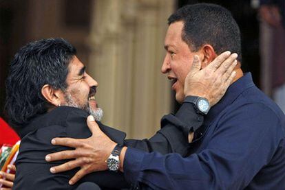 El presidente venezolano, Hugo Chávez, y el seleccionador de Argentina, Diego Armando Maradona, ayer en Caracas.