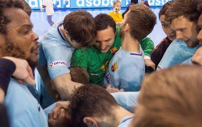 Los jugadores celebran el título tras vencer en Cuenca.