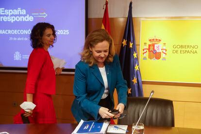 The First Vice President and Minister of Economic Affairs, Nadia Calviño, and the Minister of Finance and Public Administration, María Jesús Montero.