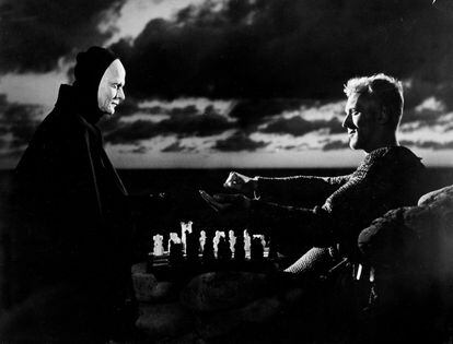 Max v. Sydow actor sueco con Bengt Ekerot en el papel de la muerte en 'El séptimo sello' (1957)