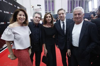 De izquierda a derecha, la periodista Lola Carretero, Miguel Ríos, Ana Belén, Iñaki Gabilondo y Víctor Manuel.