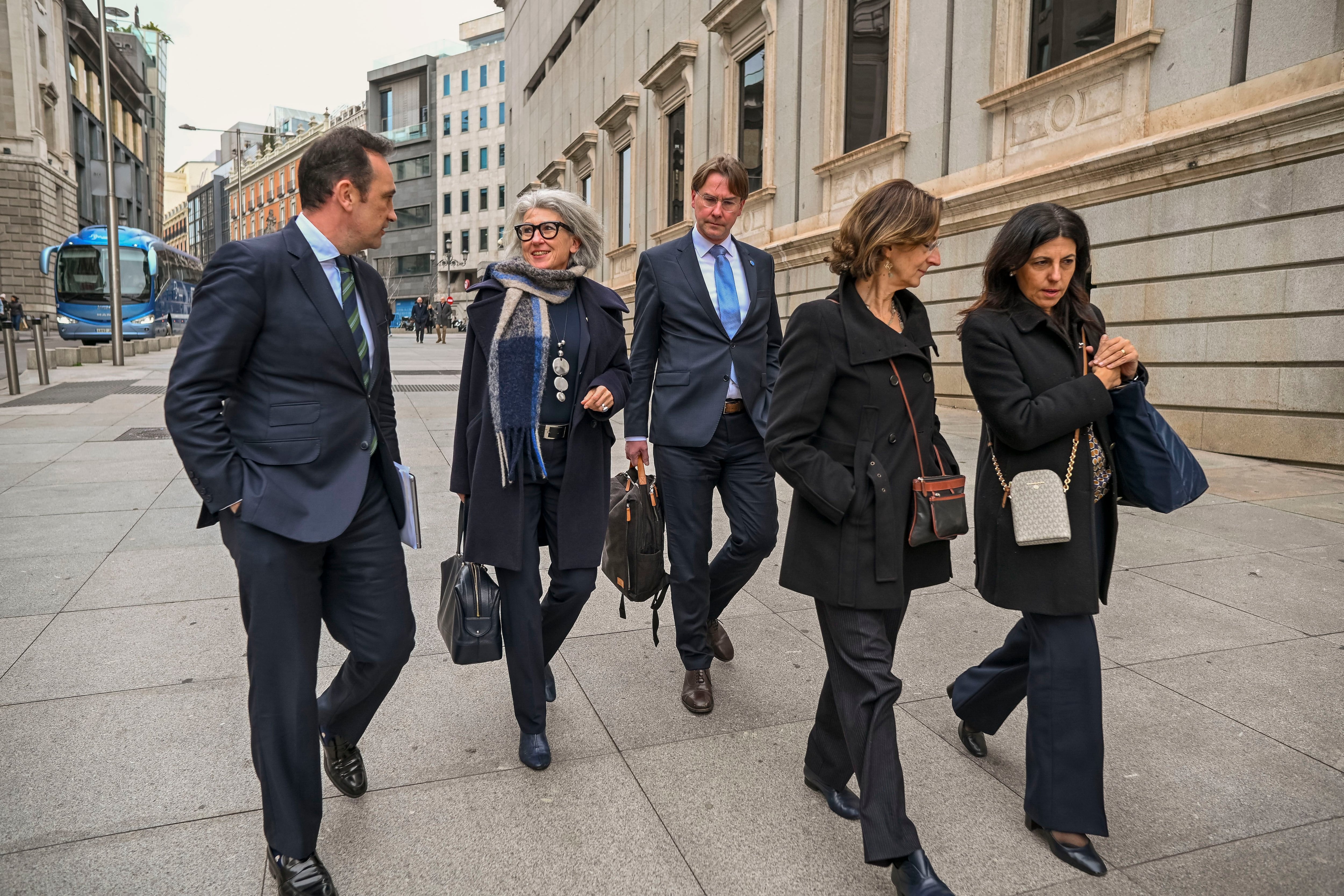 Miembros de la delegación de la Comisión de Venecia del Consejo de Europa, este jueves en el Congreso de los Diputados.