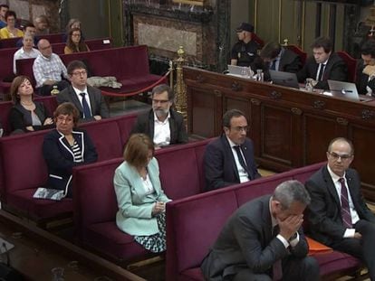 Vista general de los imputados durante la sesión celebrada este martes. En vídeo, alegato de Andreu Van Den Eynde, abogado de Oriol Junqueras y DE Raül Romeva, este martes.