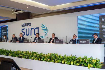 Una junta de accionistas de Grupo Sura en Medellín, Colombia.