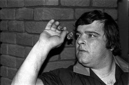 Jocky Wilson en 1982, durante el mundial de dardos que gan&oacute;.