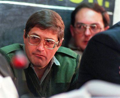 Eugene De Kock, en una comparecencia ante la Comisión de Verdad y Reconciliación, en Pretoria en julio de 1998.