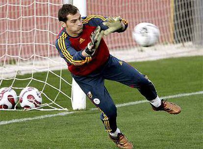 Iker Casillas durante un entrenamiento con la selección