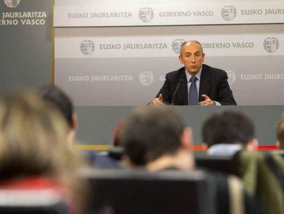 El portavoz del Gobierno vasco, Josu Erkoreka, durante la rueda de prensa.