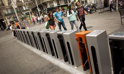 Aparcamiento de bicicletas eléctricas en la calle Montera.