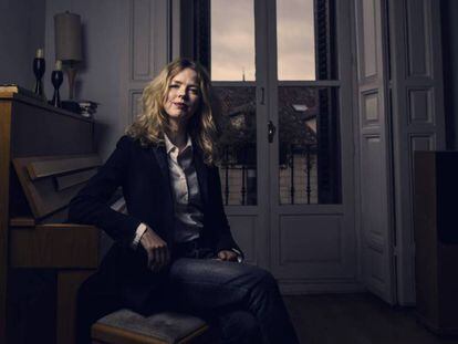 La compositora y cantante Christina Rosenvinge, hoy, en su casa de Madrid. (SAMUEL SÁNCHEZ). En vídeo: entrevista en el Primavera Sound, el pasado agosto (J. MARMISA).