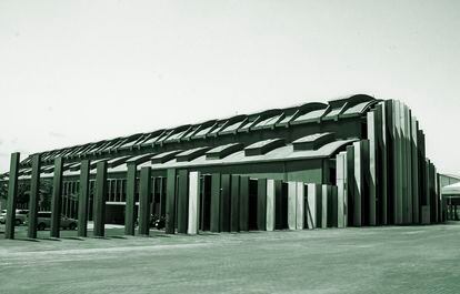 Fotografía actual de La Nave en Marconi como ejemplo de reconversión de edificio para nuevos usos relacionados con la innovación.