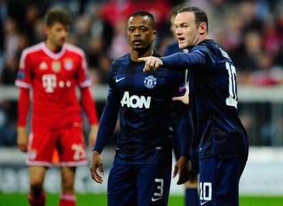 Wayne Rooney y Patrice Evra durante el encuentro.