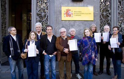 Artistas manifestándose en el Ministerio de Cultura el pasado noviembre.
