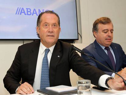 Juan Carlos Escotet, propietario de Abanca, y Francisco Botas, consejero delegado de la entidad, en una imagen de archivo.