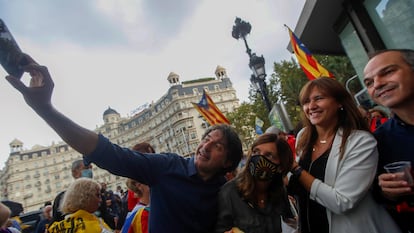 Los dirigentes de Junts per Catalunya Francesc de Dalmases, Laura Borras y Jordi Turull, en la concentración de la ANC de este domingo en Barcelona.