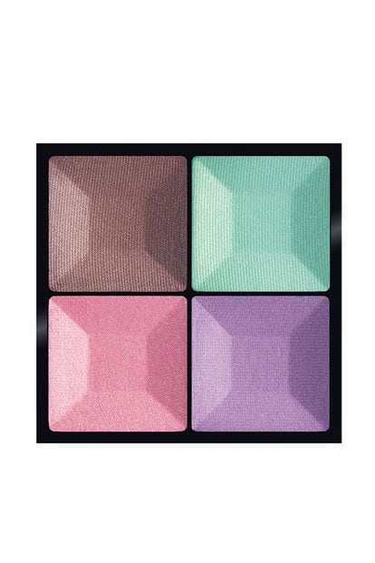 Edición limitada de primavera de Givenchy. Es el quad de sombras Le Prisme Yeux Quatuor, con colores inspirados en el ave del paraíso: rosa, malva, marrón y verde. Su acabado es, además, nacarado. Es el número 79 y su nombre es Bucolic Blossoms.