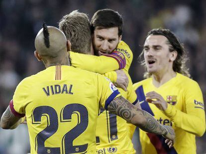 De Jong y Messi festejan el primer tanto el Barcelona.