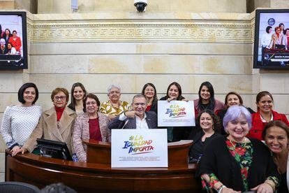 Mujeres senadoras celebran la aprobación del Ministerio de la Igualdad. RR.SS.